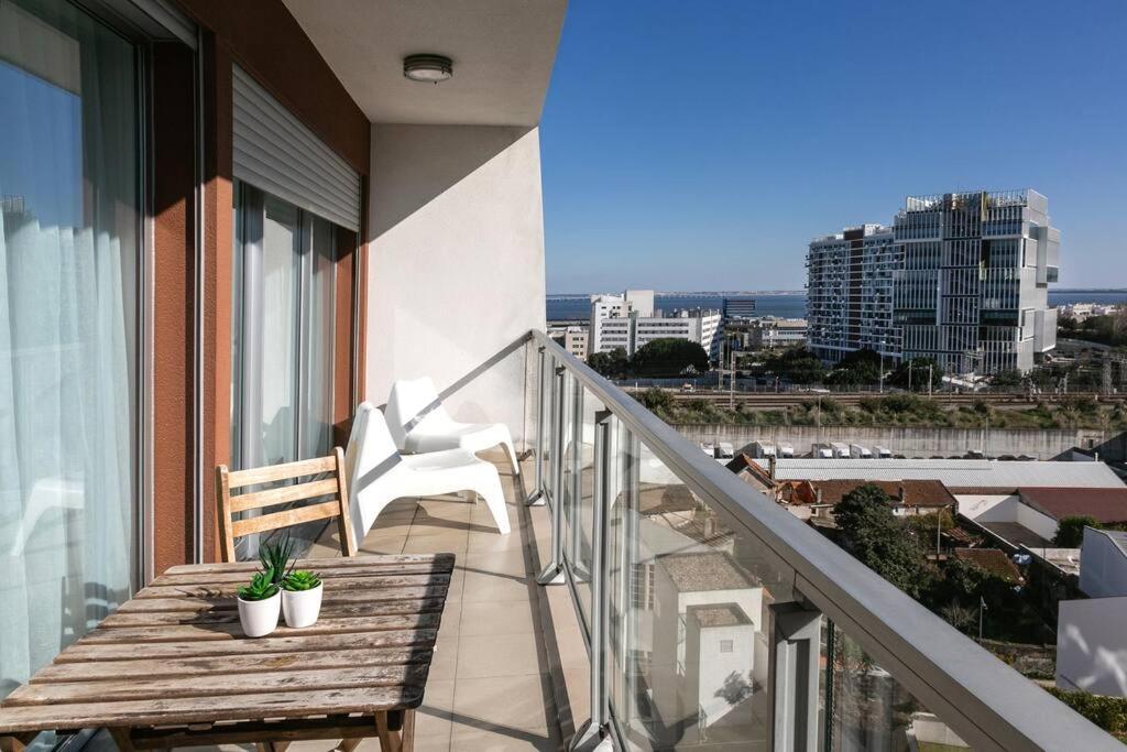 Lisbon Metro&Pool Apartment Lissabon Buitenkant foto