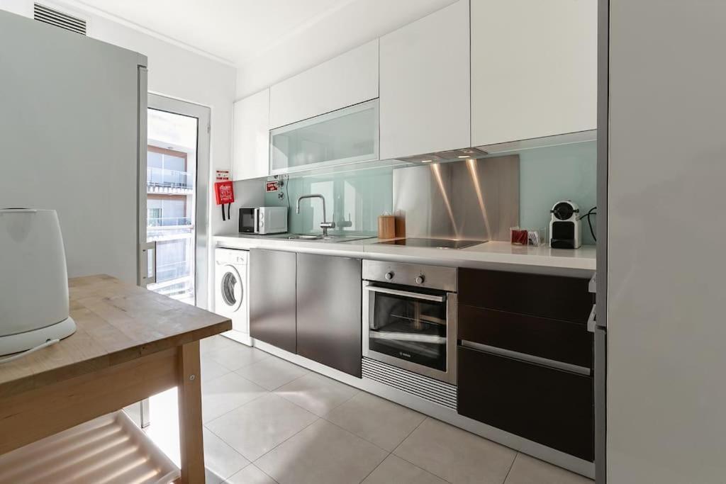 Lisbon Metro&Pool Apartment Lissabon Buitenkant foto