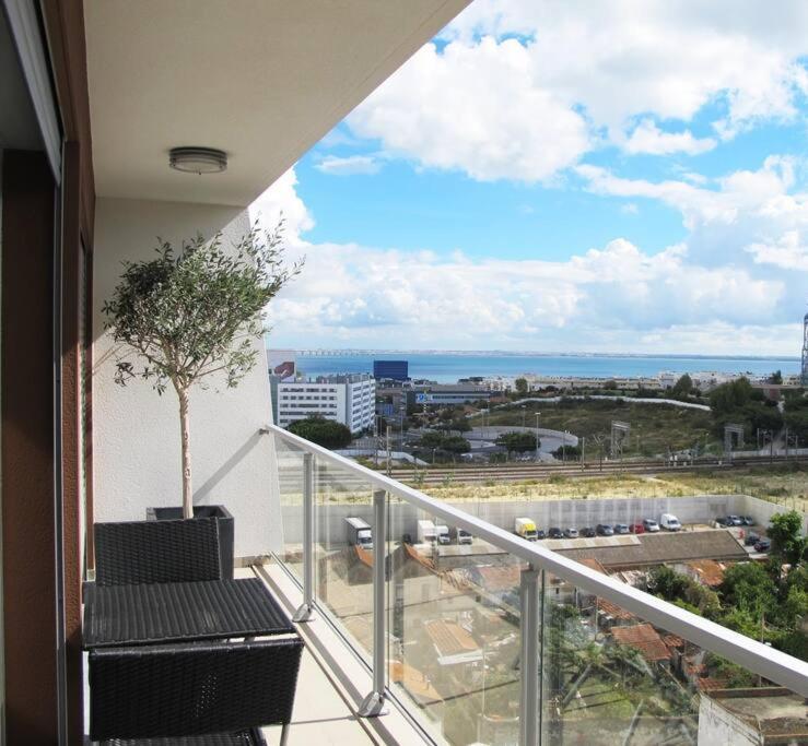 Lisbon Metro&Pool Apartment Lissabon Buitenkant foto